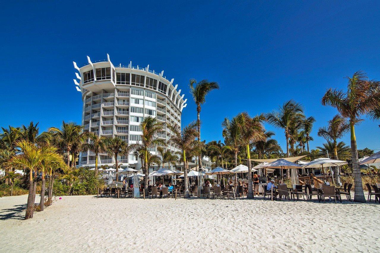 Bellwether Beach Resort St. Pete Beach Exterior photo